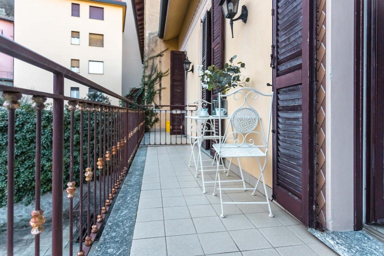 Porto Azzurro Apartment Варенна Экстерьер фото