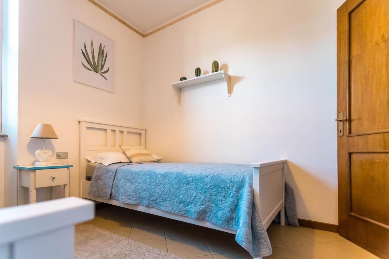 Porto Azzurro Apartment Варенна Экстерьер фото