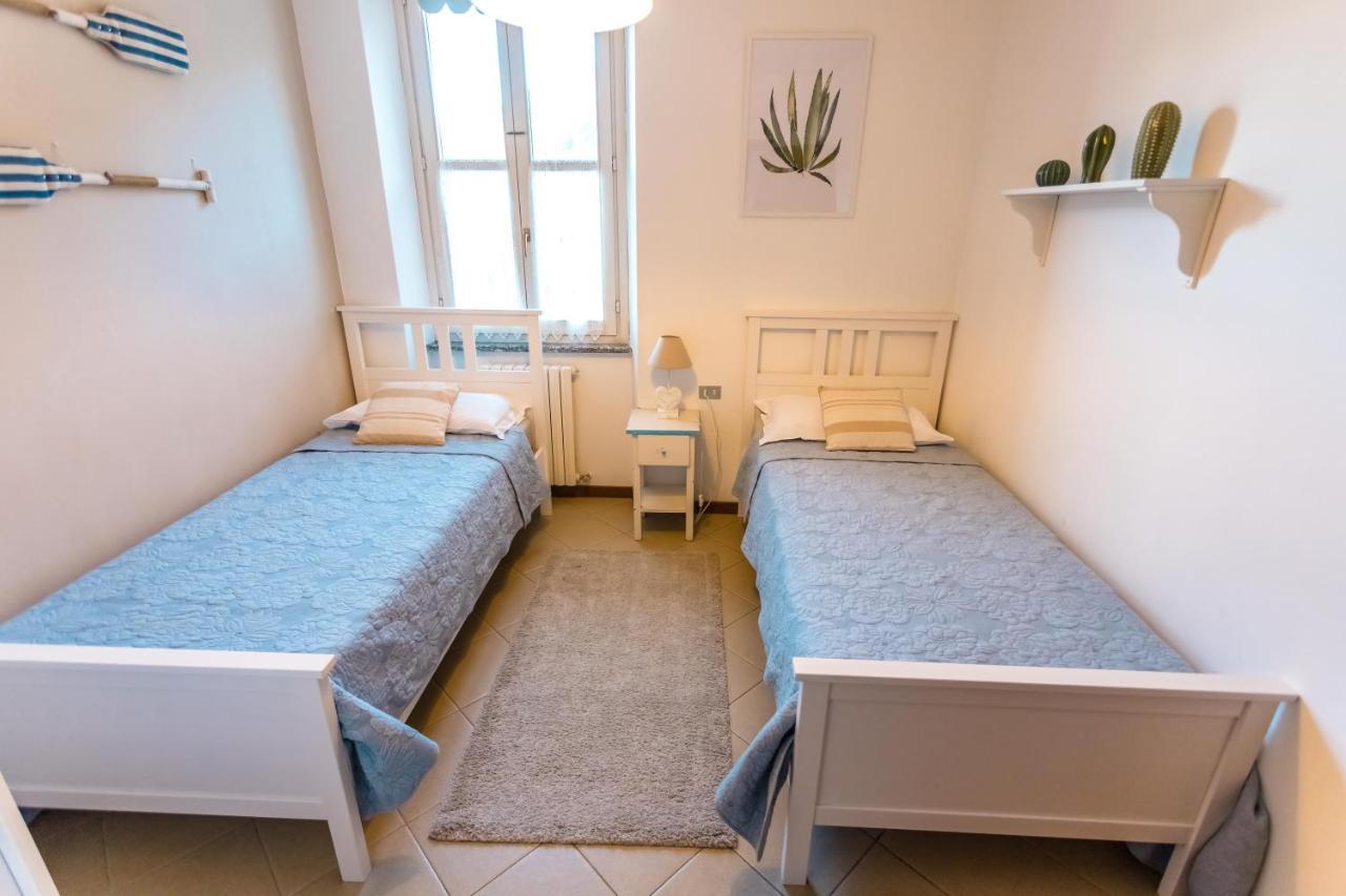 Porto Azzurro Apartment Варенна Экстерьер фото