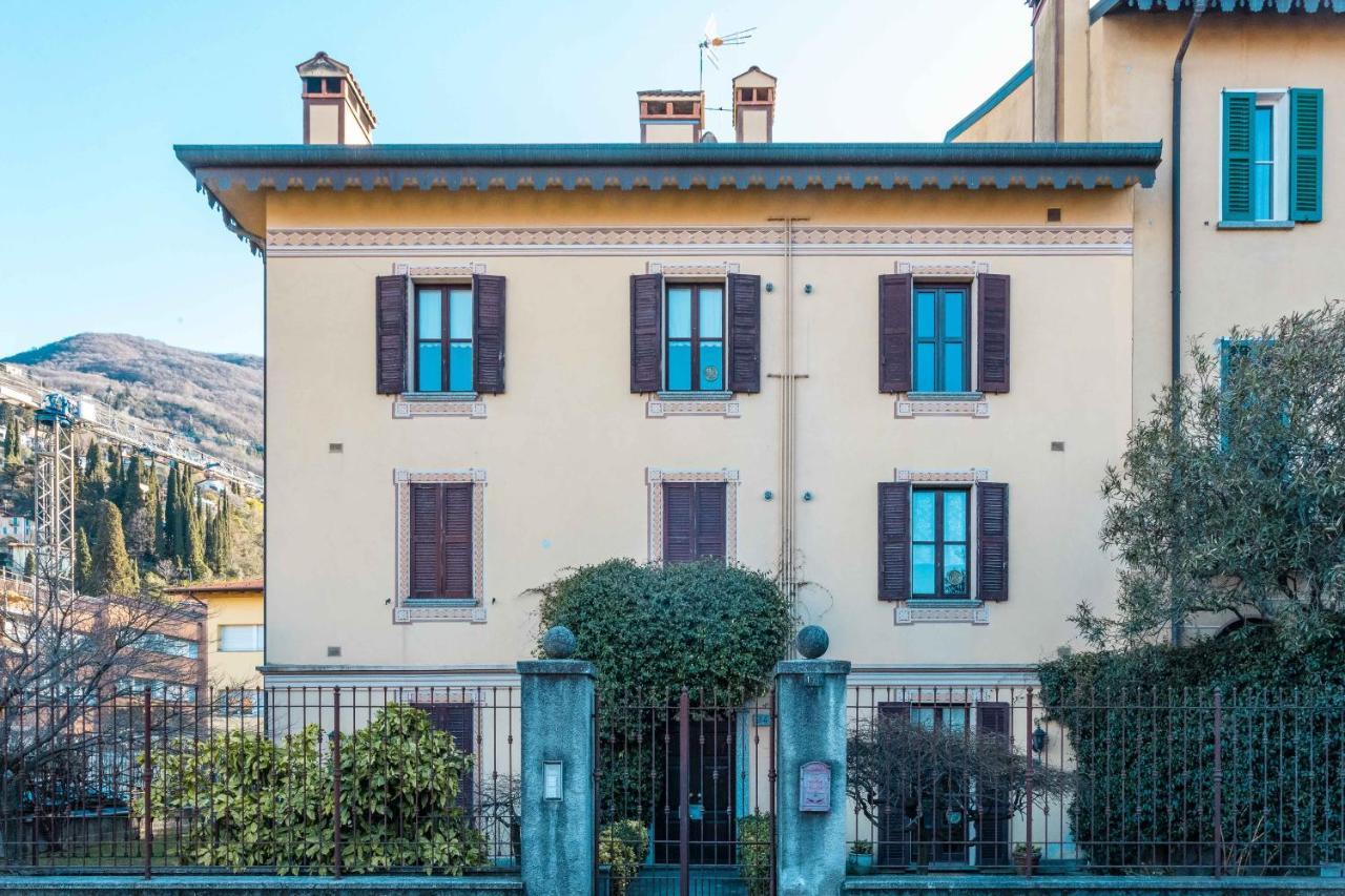 Porto Azzurro Apartment Варенна Экстерьер фото